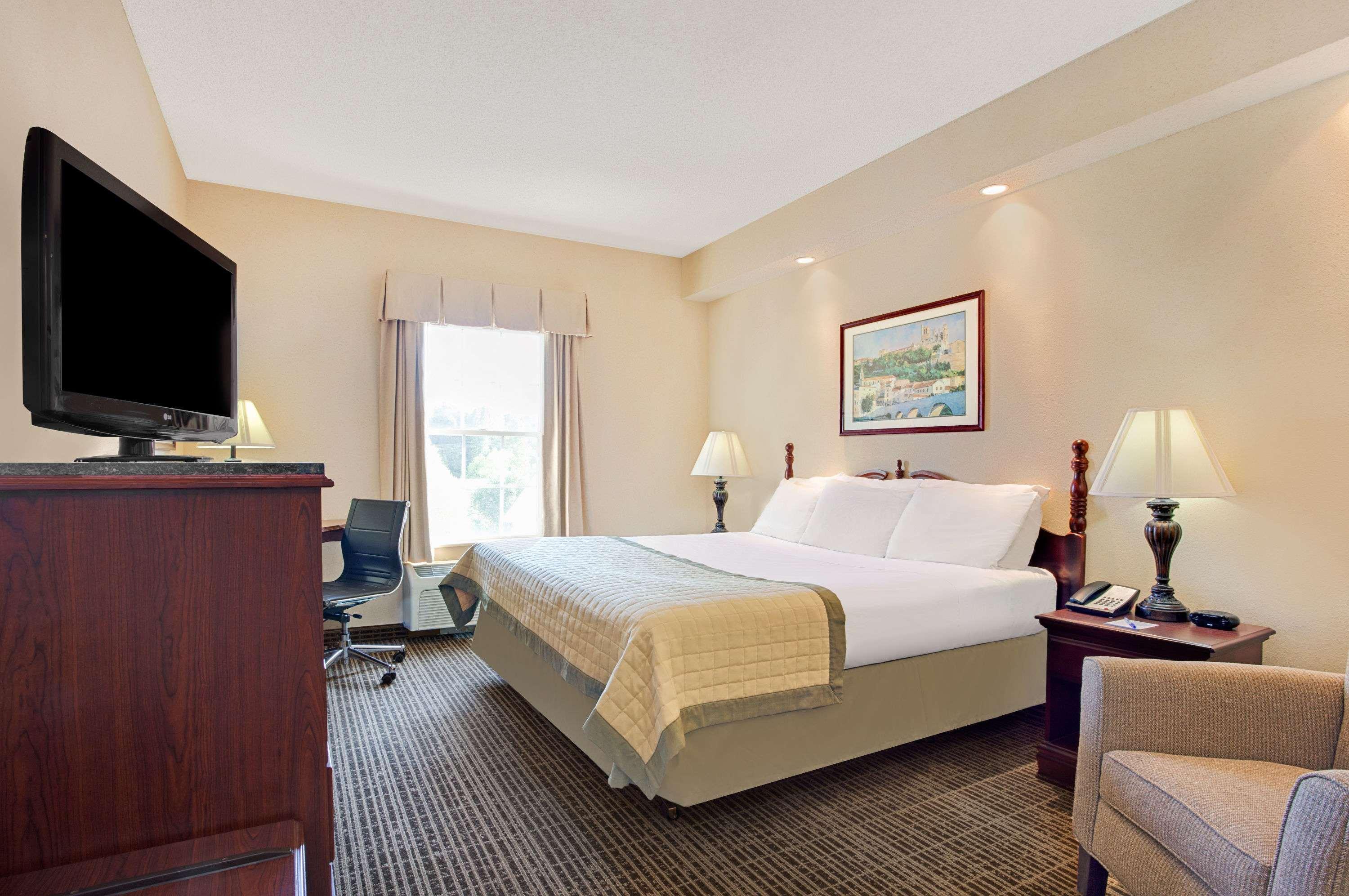Baymont By Wyndham Pearl Hotel Buitenkant foto