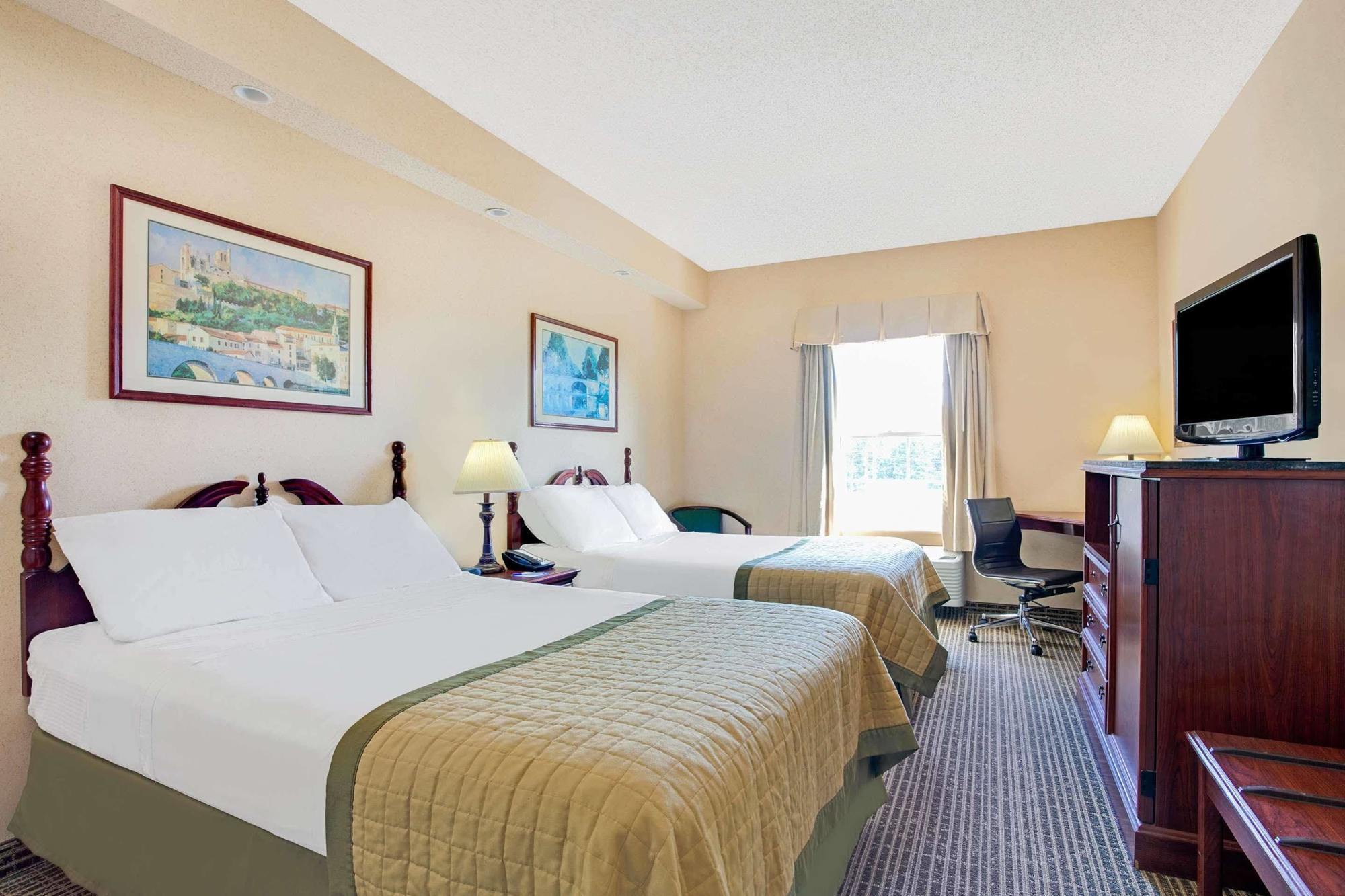 Baymont By Wyndham Pearl Hotel Buitenkant foto